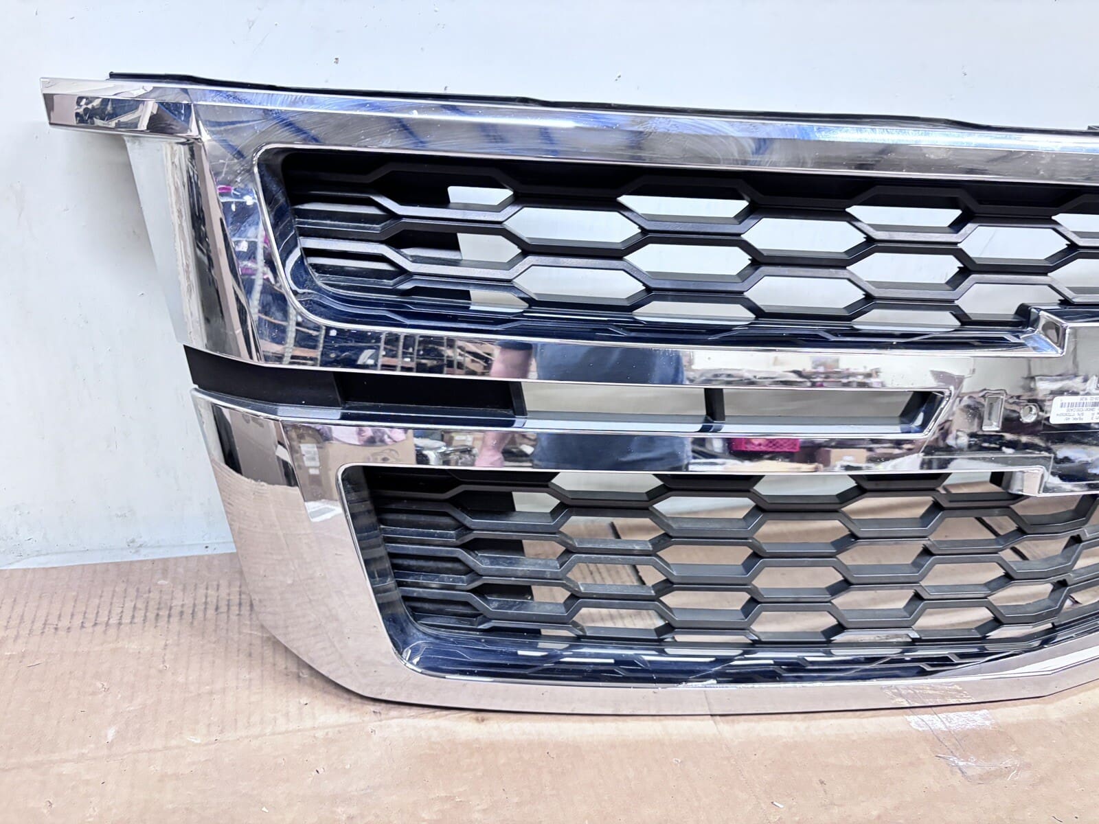 2015 2016 2017 2018 2019 2020 CHEVY TAHOE SUBURBAN OEM GRILLE CHROME 23440914 - Image 16