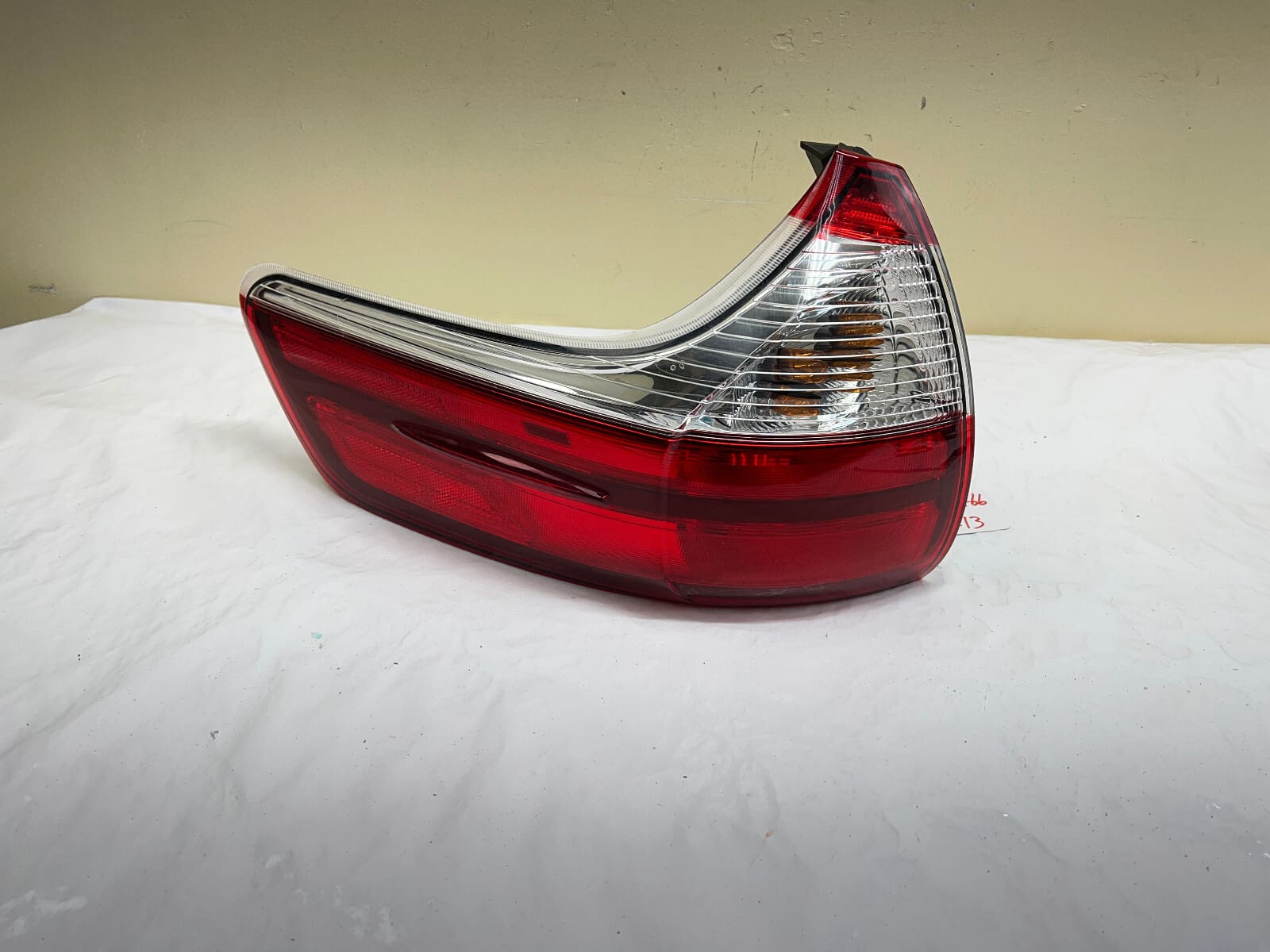 2011 2012 2013 2014 TOYOTA SIENNA REAR LEFT OUTER OEM TAIL LIGHT