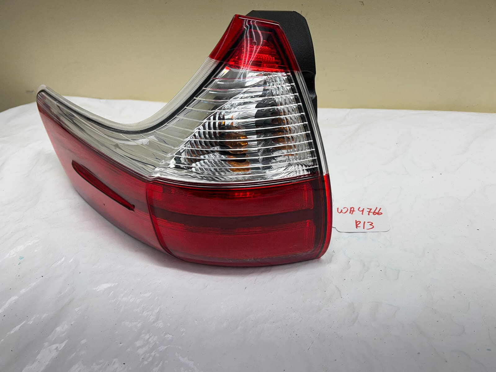 2011 2012 2013 2014 TOYOTA SIENNA REAR LEFT OUTER OEM TAIL LIGHT - Image 3