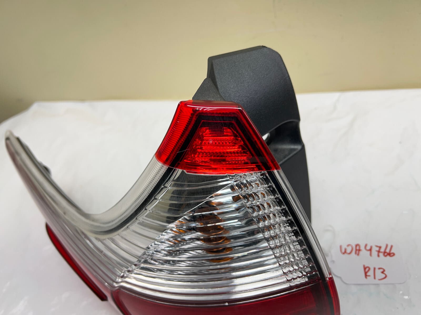 2011 2012 2013 2014 TOYOTA SIENNA REAR LEFT OUTER OEM TAIL LIGHT - Image 5