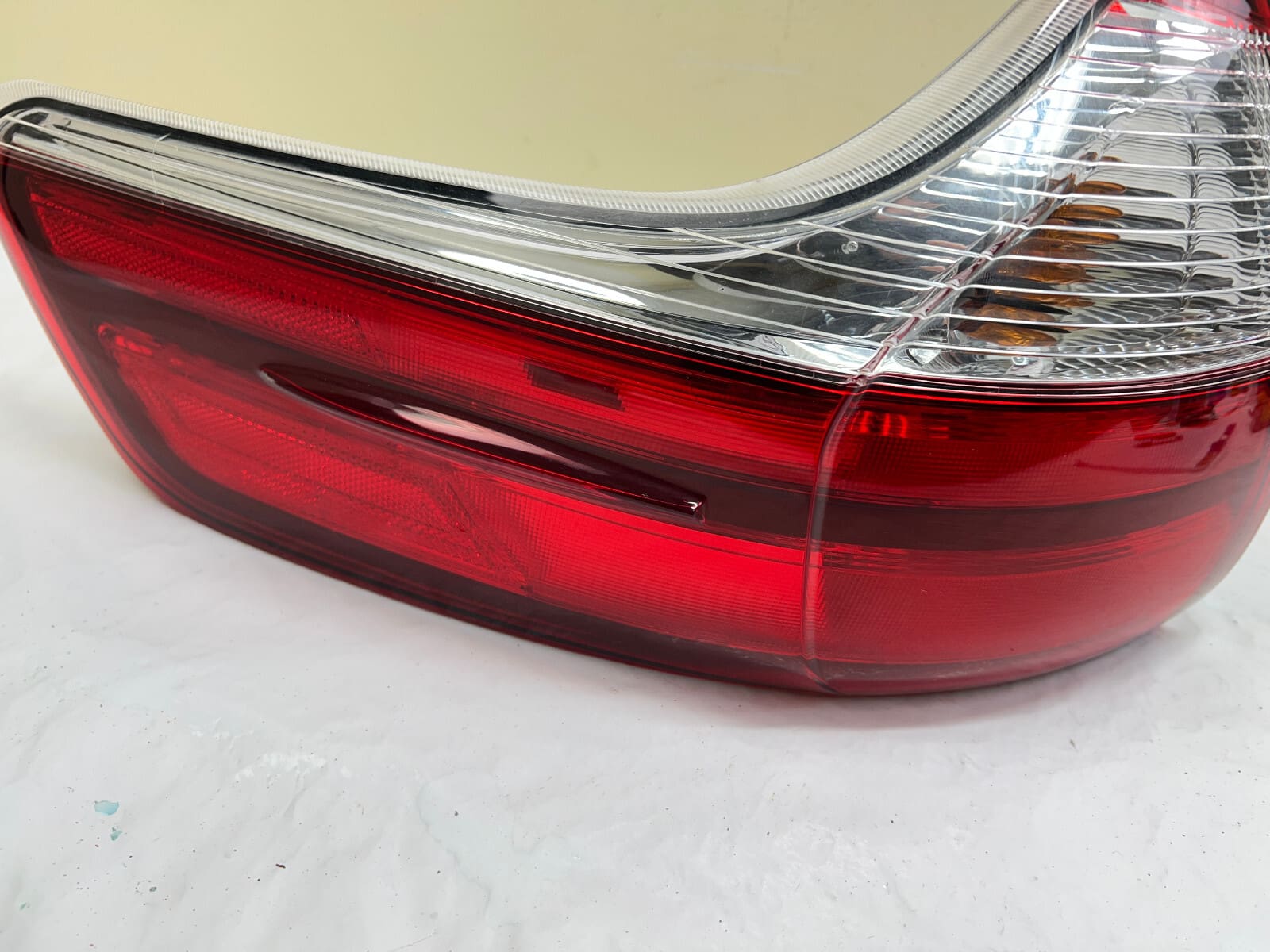 2011 2012 2013 2014 TOYOTA SIENNA REAR LEFT OUTER OEM TAIL LIGHT - Image 9