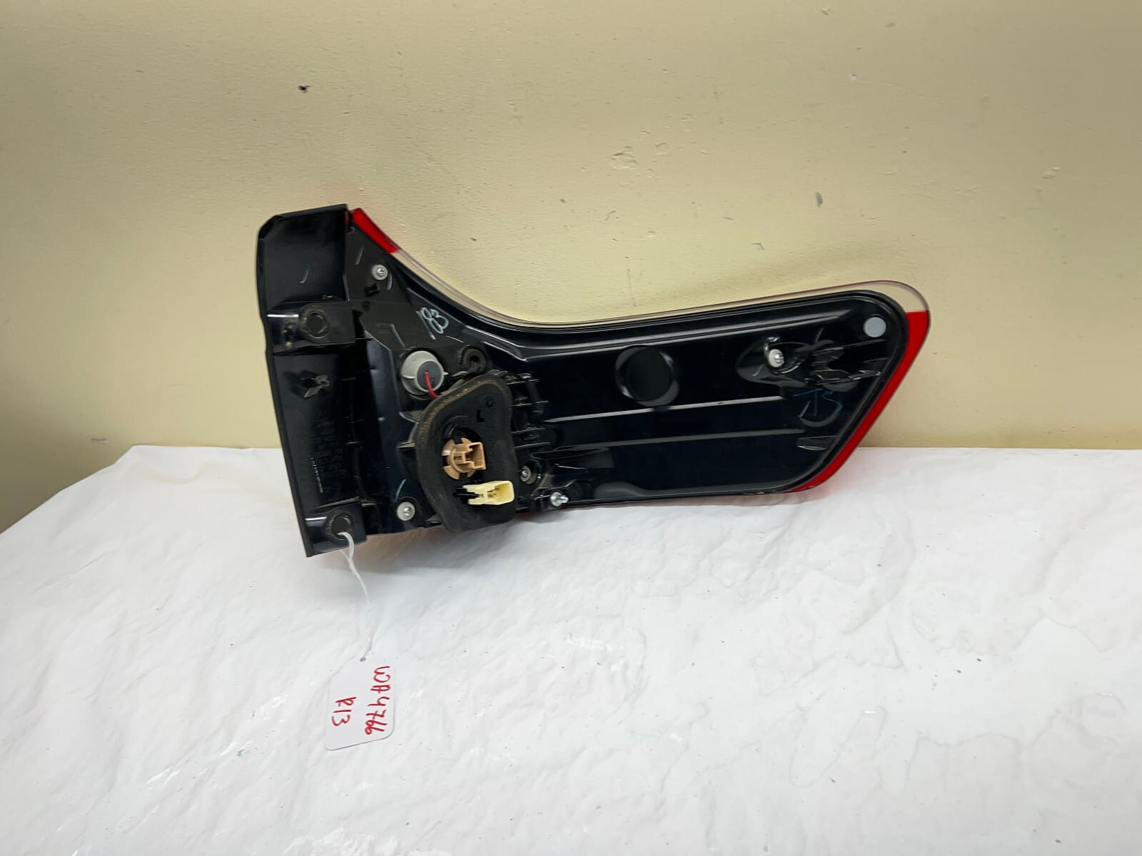 2011 2012 2013 2014 TOYOTA SIENNA REAR LEFT OUTER OEM TAIL LIGHT - Image 12
