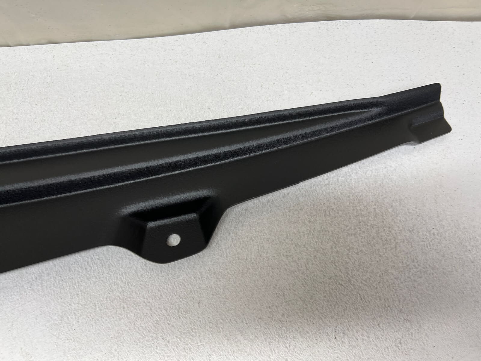 84426565 2022 2023 CHEVY TRAVERSE BUMPER COVER TRIM COVER - Image 3