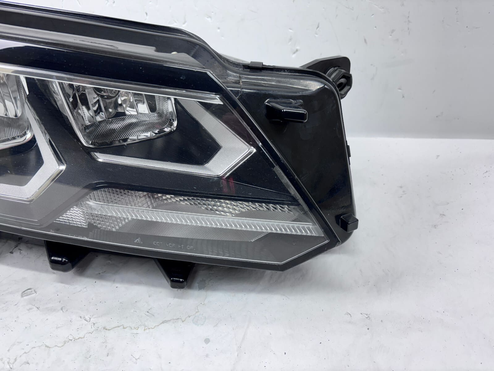 561941006E 2016 2017 2018 2019 VW PASSAT HALOGEN FRONT RIGHT OEM HEADLIGHT - Image 3