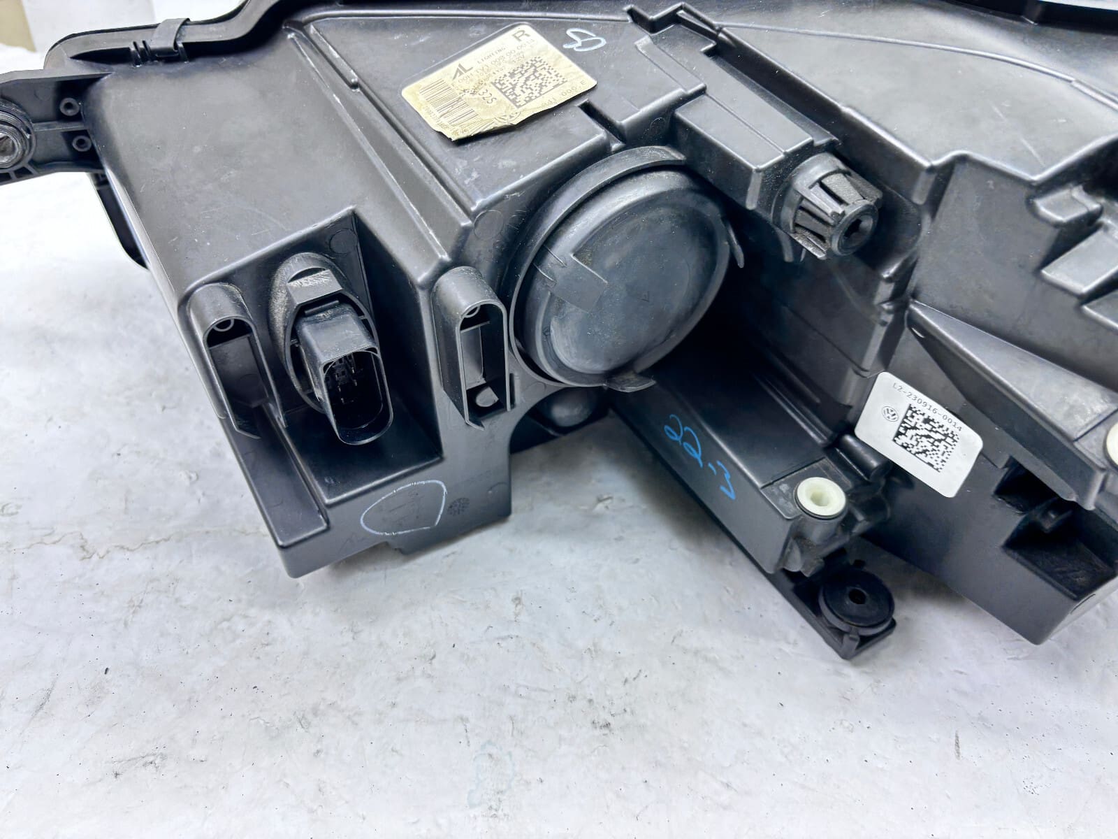 561941006E 2016 2017 2018 2019 VW PASSAT HALOGEN FRONT RIGHT OEM HEADLIGHT - Image 17