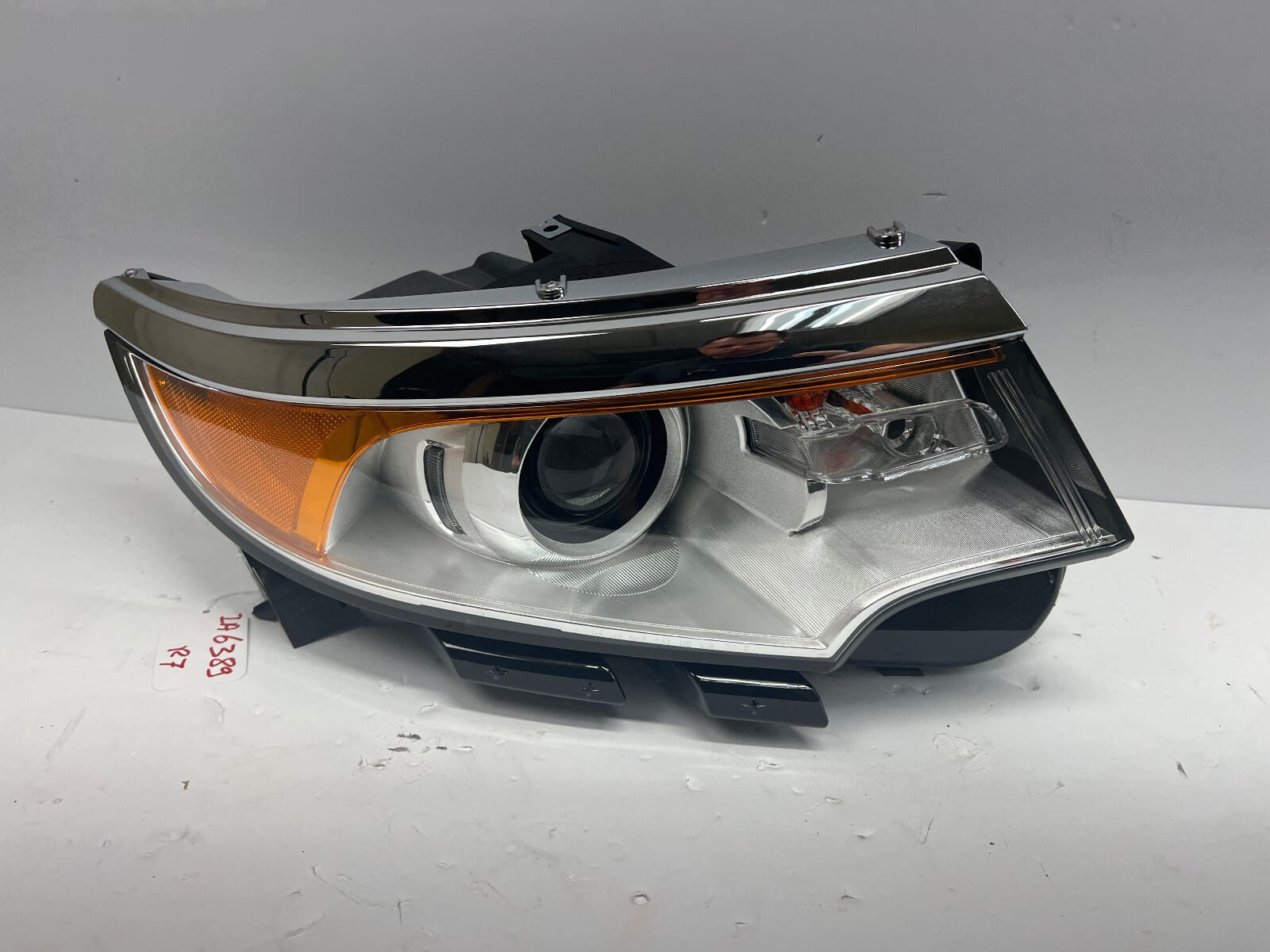 mint. 2011 2012 2013 2014 ford edge halogen front right headlight aftermarket - Image 2