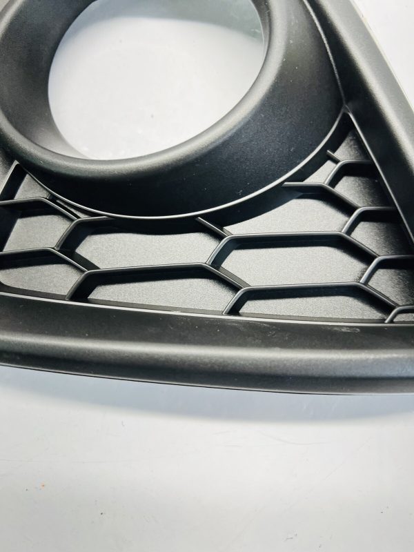 2013 2014 2015 MAZDA CX5 FRONT RIGHT OEM FOG LIGHT BEZEL TRIM ONLY kd5350c11 - Image 4