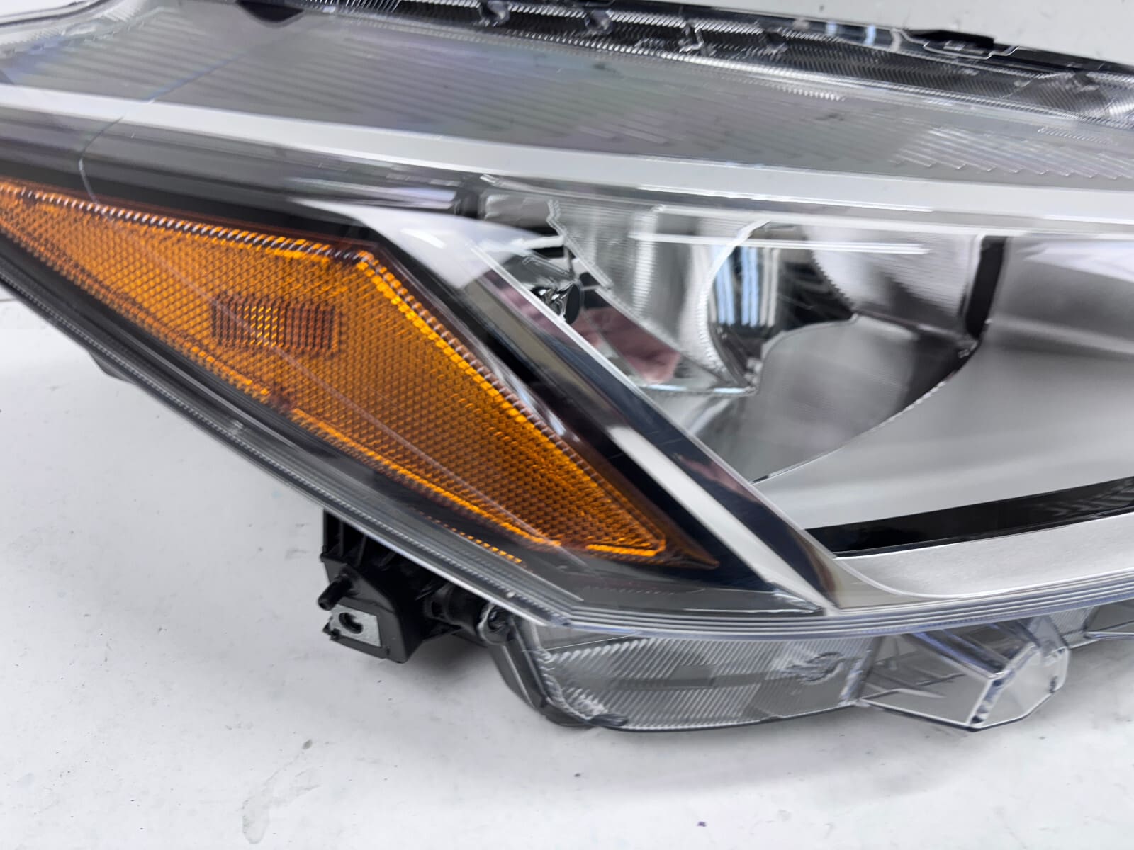 260105R00A 2021 2022 2023 NISSAN KICKS HALOGEN FRONT RIGHT OEM HEADLIGHT - Image 11