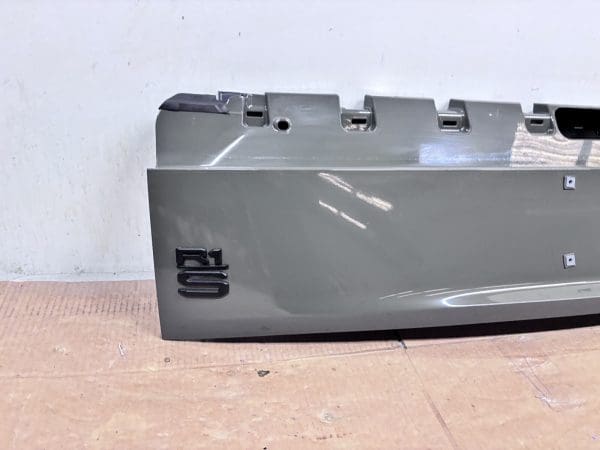 OEM 2022 2023 2024 RIVIAN R1S REAR LOWER TAIL GATE GENUINE LIFT GATE - Image 10