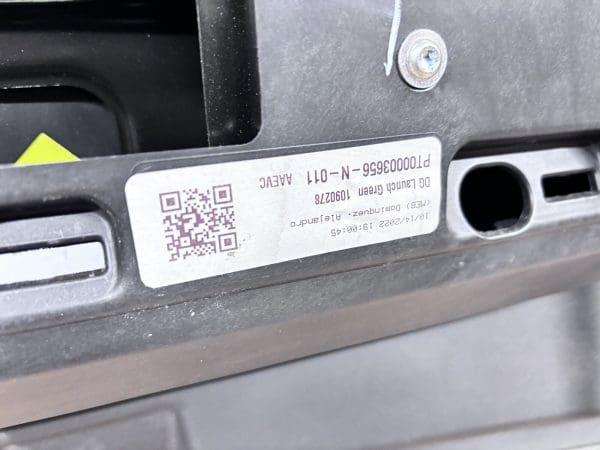 OEM 2022 2023 2024 RIVIAN R1S REAR LOWER TAIL GATE GENUINE LIFT GATE - Image 19