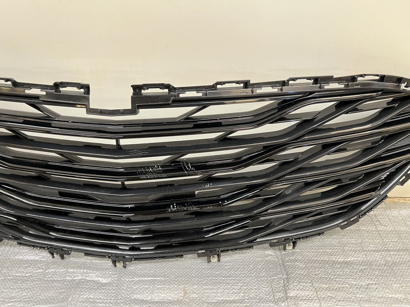 2019 2020 2021 2022 2023 CHEVY MALIBU FRONT OEM GRILLE GENUINE BLACK 84338683 - Image 3