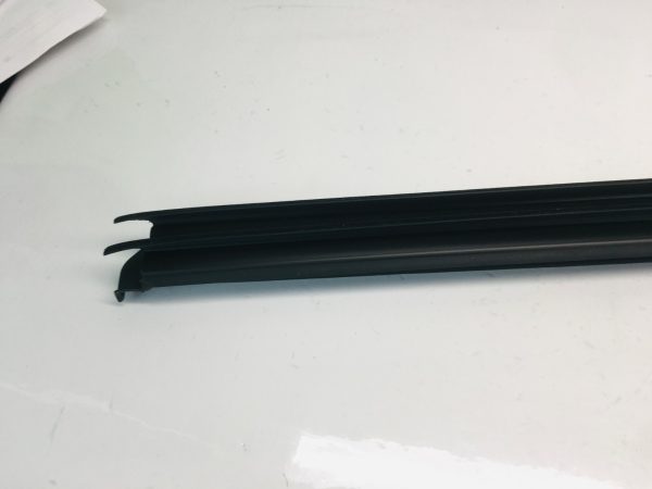 2016 2017 2018 2019 FORD EXPLORER REAR RIGHT WINDOW WEATHERSTRIP GENUINE OEM - Image 2