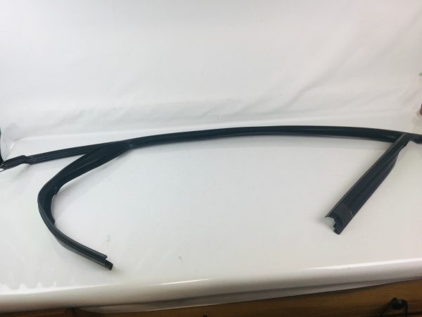 HS7Z5421597B 2017 2018 2019 2020 FORD FUSION FRONT LEFT UPPER WINDOW CHANNEL RUN
