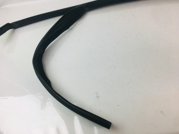 HS7Z5421597B 2017 2018 2019 2020 FORD FUSION FRONT LEFT UPPER WINDOW CHANNEL RUN - Image 2