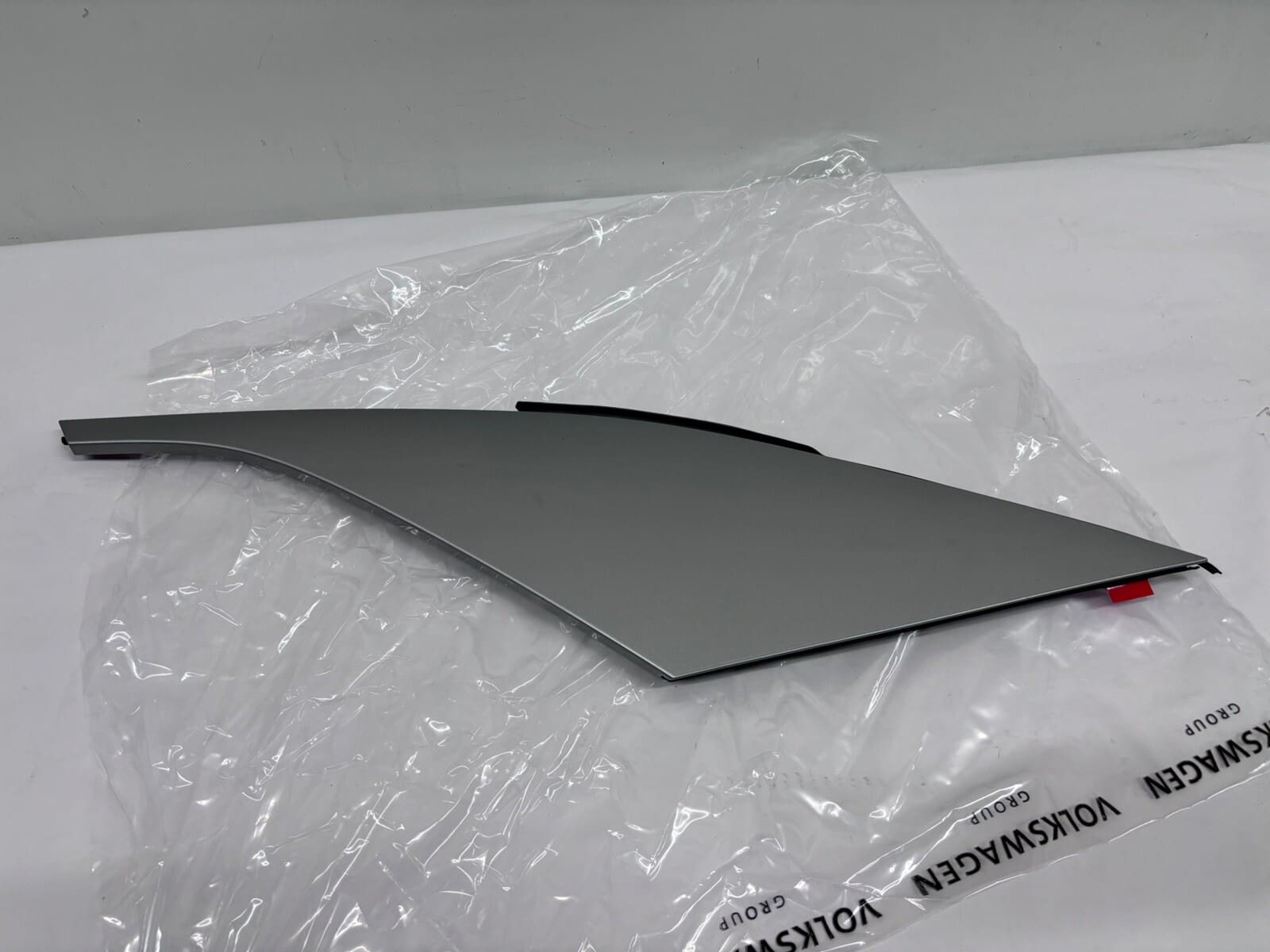 11k853377a. 2021 2022 2023 VW ID.4 Rear Left C Pillar Molding Trim 6H1 Silver