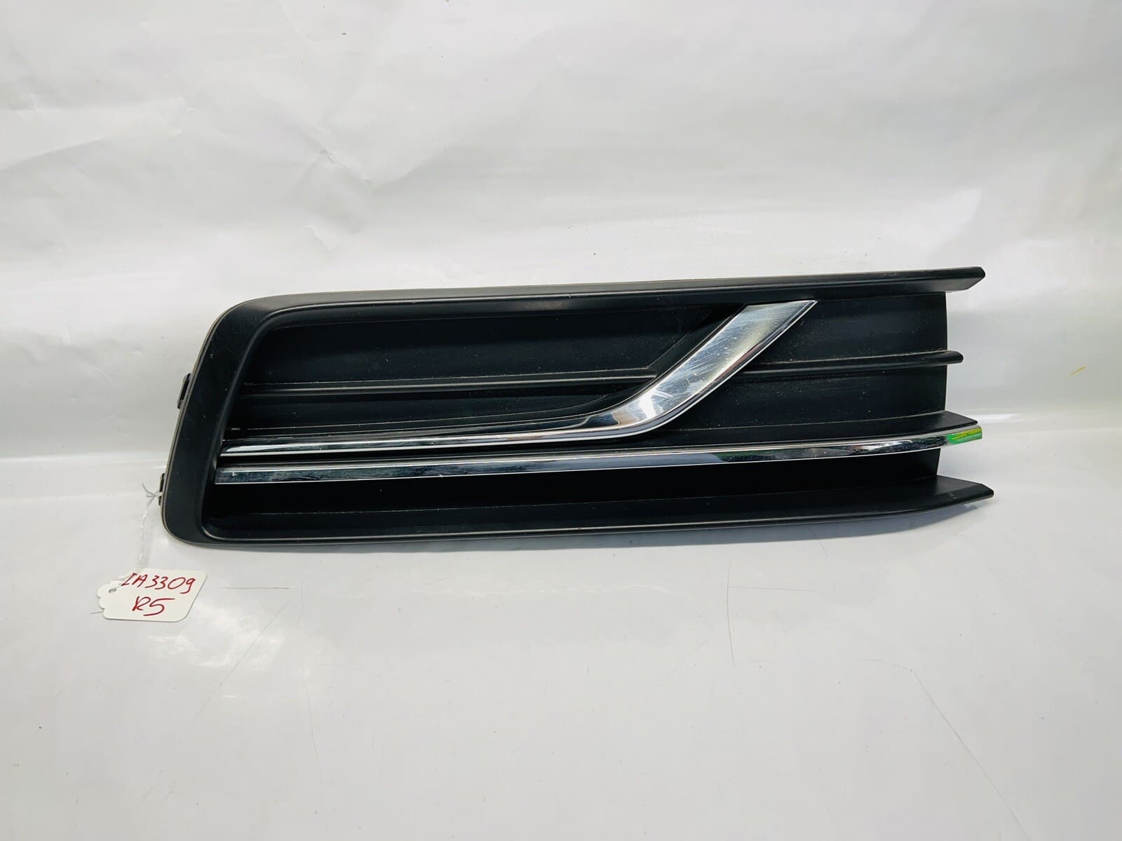2012 2013 2014 2015 VW PASSAT FRONT RIGHT OEM FOG LIGHT BEZEL TRIM COVER BUMPER