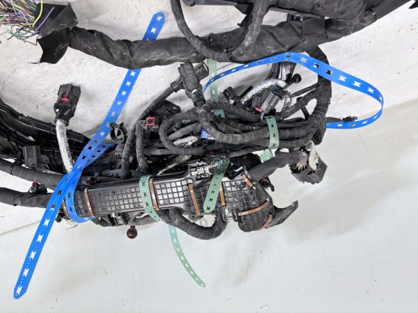 2023 2024 CHEVY CORVETTE STINGRAY MAIN WIRE HARNESS 85643608. SOME PLUGS MISSING - Image 15