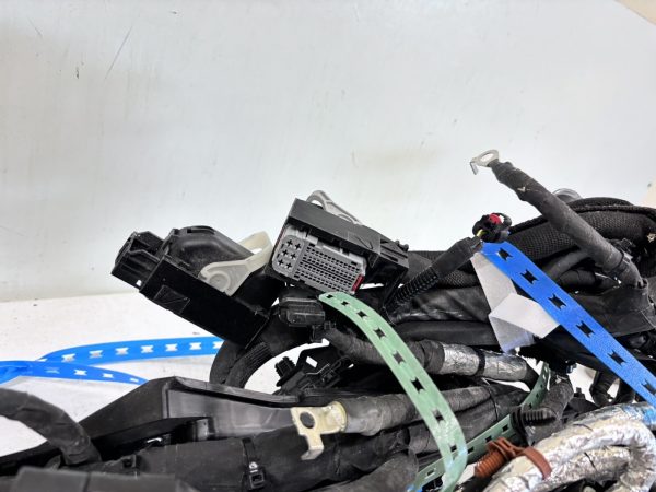 2023 2024 CHEVY CORVETTE STINGRAY MAIN WIRE HARNESS 85643608. SOME PLUGS MISSING - Image 17