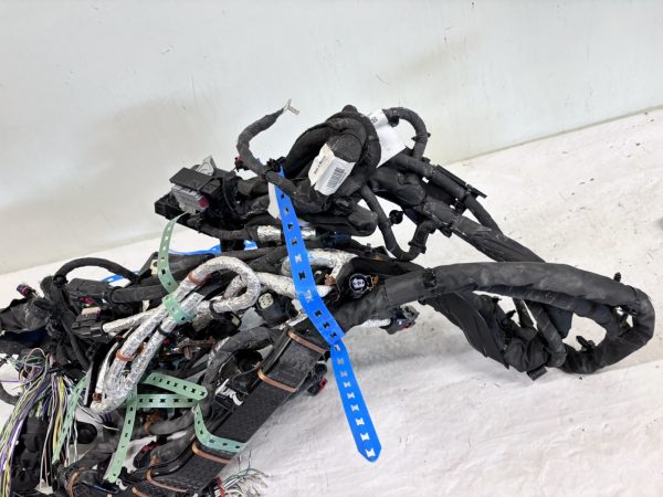 2023 2024 CHEVY CORVETTE STINGRAY MAIN WIRE HARNESS 85643608. SOME PLUGS MISSING - Image 19