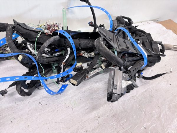 2023 2024 CHEVY CORVETTE STINGRAY MAIN WIRE HARNESS 85643608. SOME PLUGS MISSING - Image 20