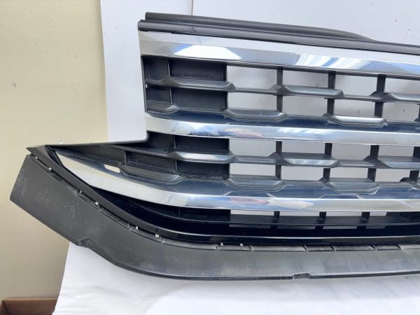 3CM853651M  2020 2021 2022 2023 VW ATLAS CROSS SPORT  FRONT OEM GRILLE - Image 9