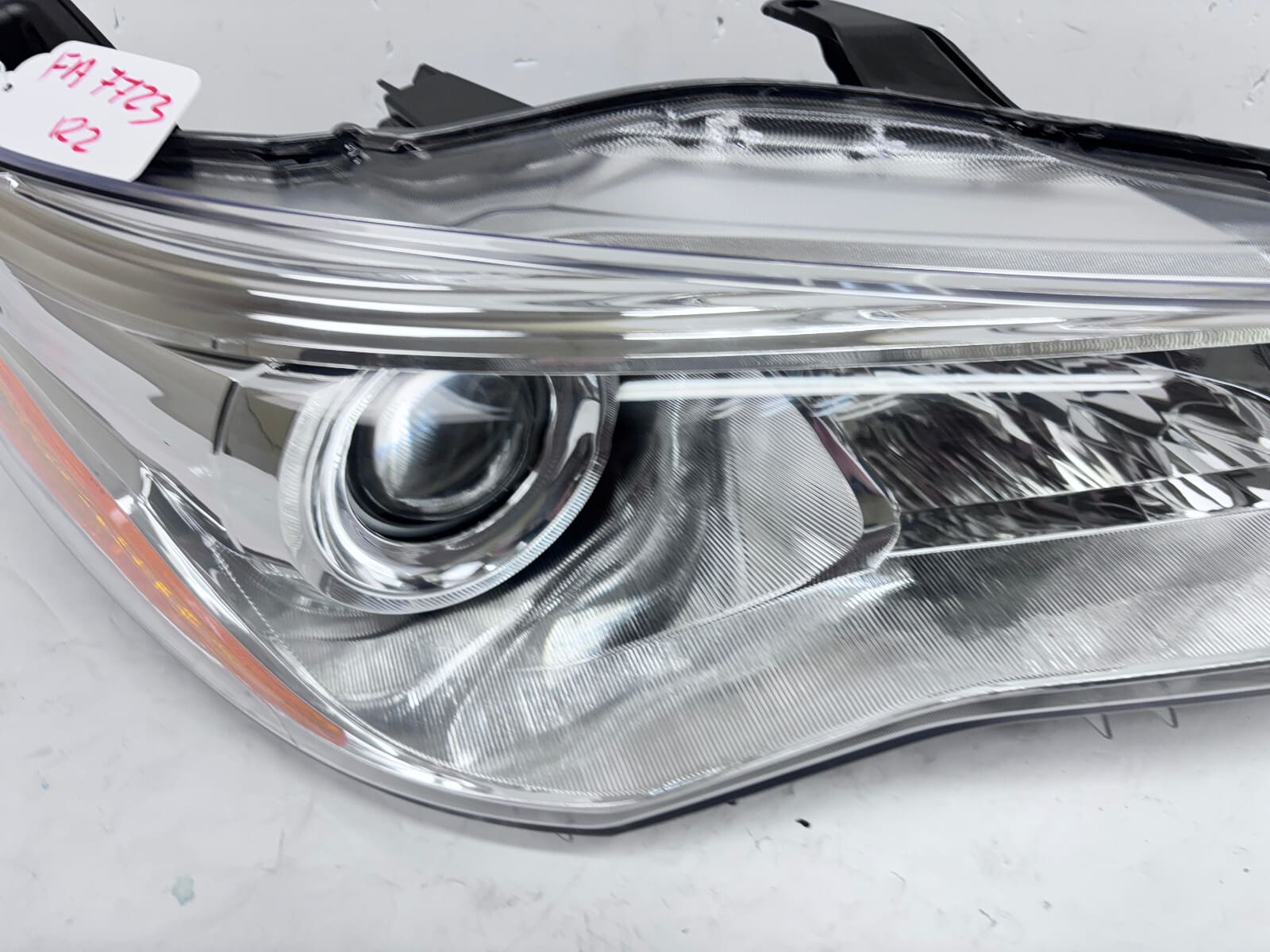 NICE 2015 2016 2017 TOYOTA CAMRY HALOGEN FRONT RIGHT OEM HEADLIGHT - Image 9