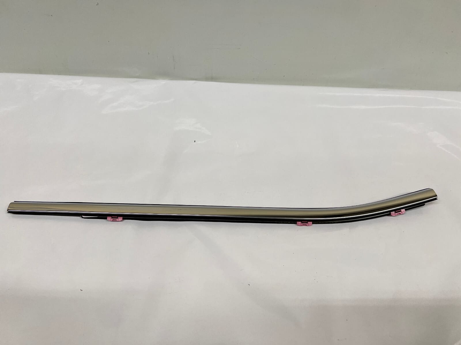84842450 2019 2020 2021 2022 2023 gmc sierra rear left door belt molding oem
