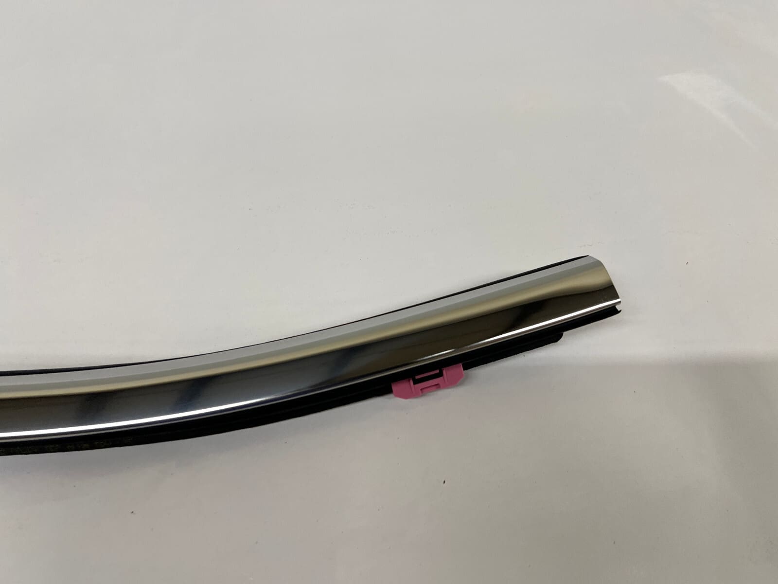84842450 2019 2020 2021 2022 2023 gmc sierra rear left door belt molding oem - Image 2