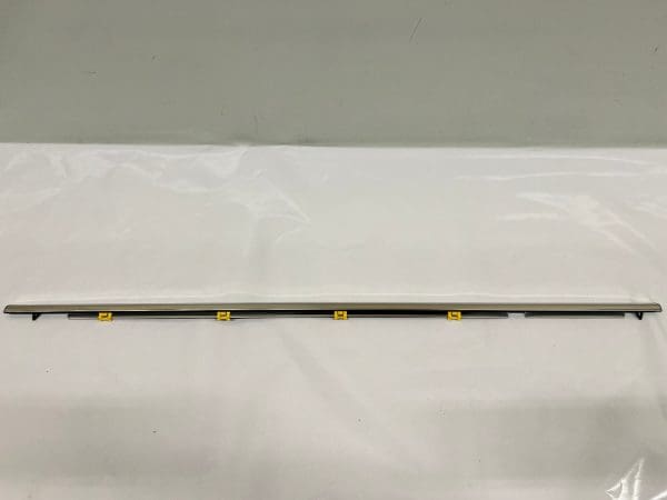 75720-0e100 2020-2022 2023 toyota highlander front left door belt molding oem