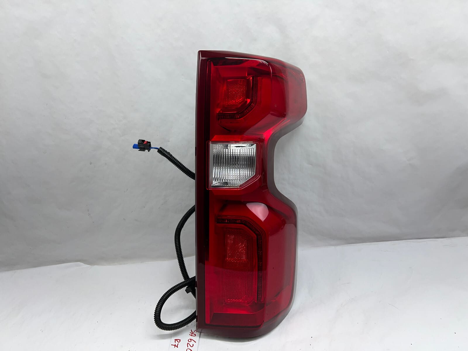 2019-2022 2023 2024 chevy silverado 1500 led rear right oem tail light 85115894