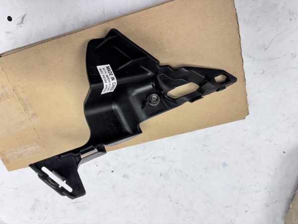 92243318 2010 2011 2012 2013 2014 2015 CHEVY CAMARO FRONT BUMPER OEM BRACKET - Image 8
