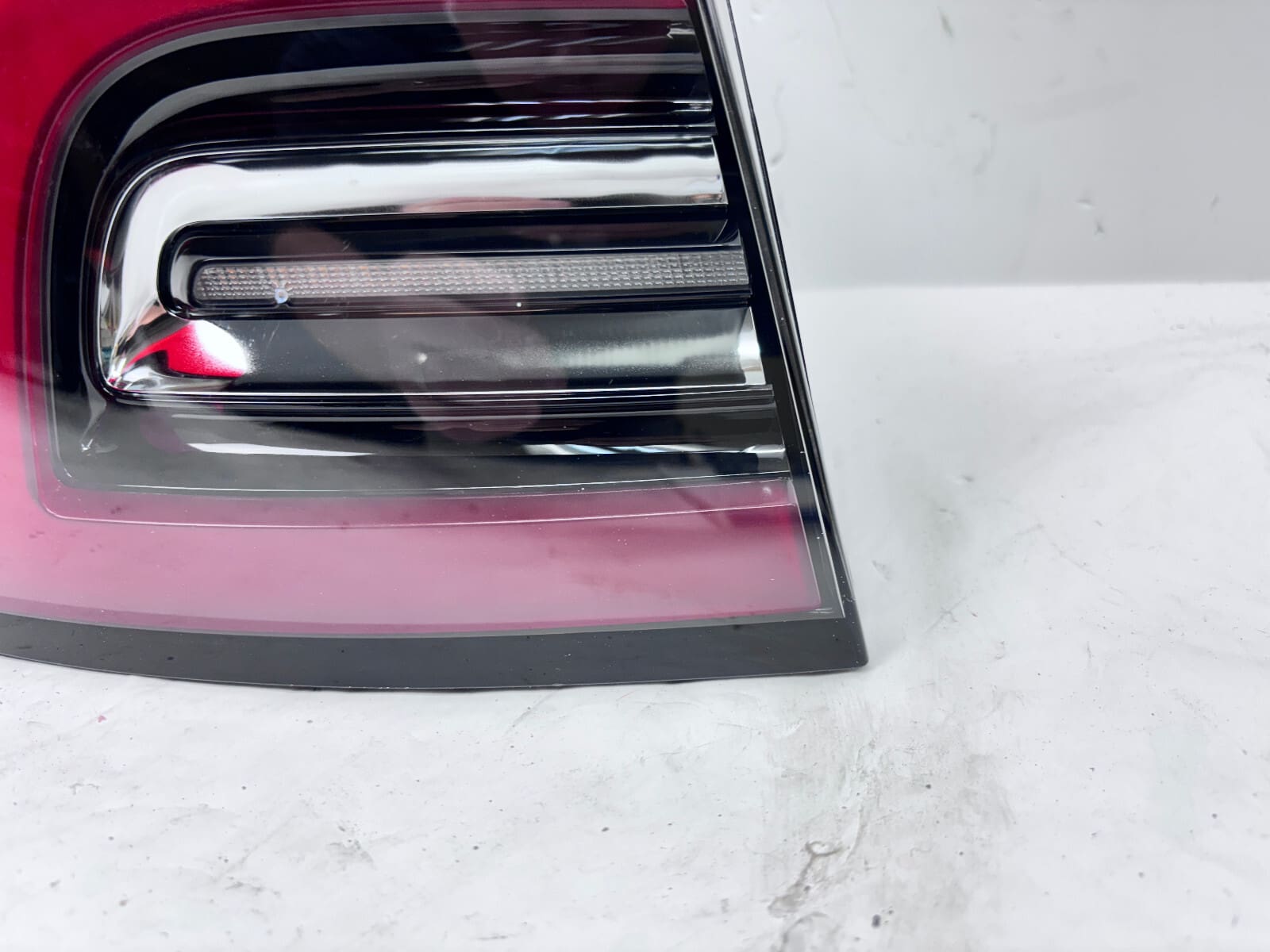 2020 2021 2022 2023 TESLA MODEL 3 Y LED REAR LEFT OEM TAIL LIGHT 1502086-00-D - Image 2