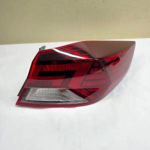 92402-F2510 2019 2020 HYUNDAI ELANTRA SEDAN REAR RIGHT OEM TAIL LIGHT