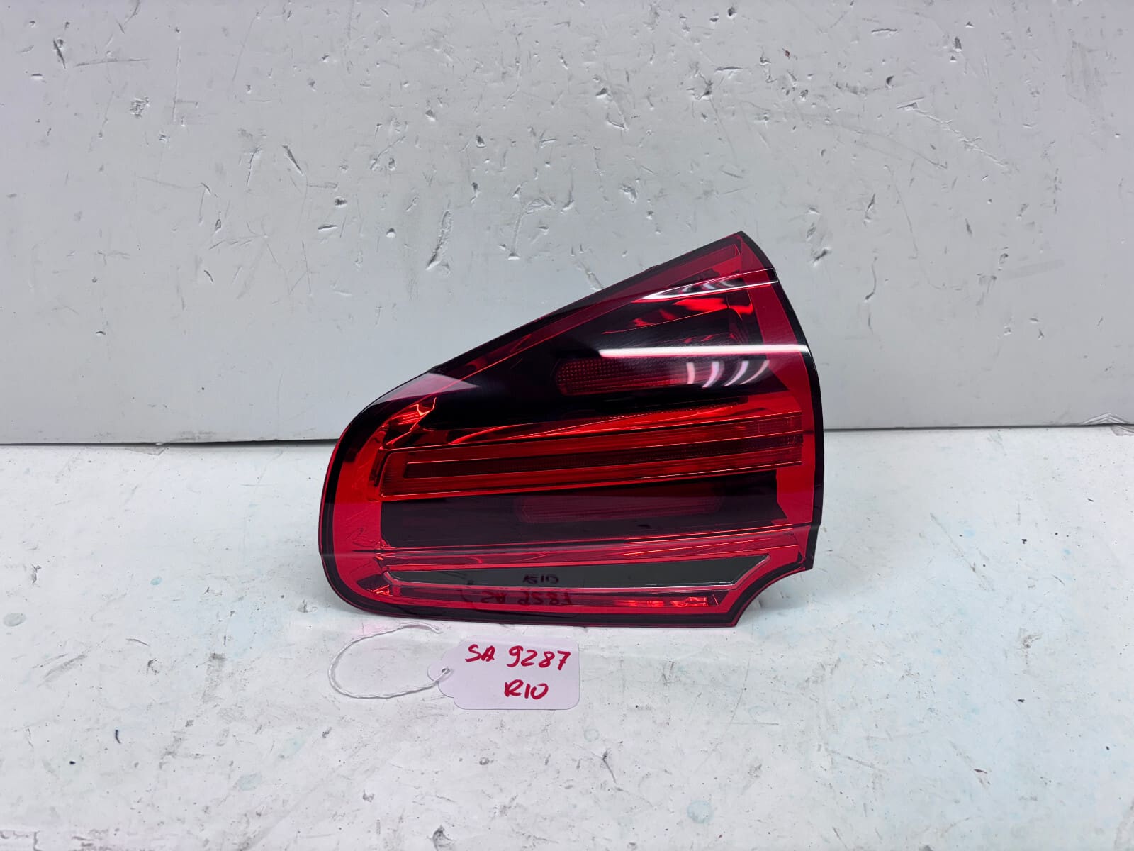 7P5945308G 2015 2016 2017 2018 PORSCHE CAYENNE LED REAR RIGHT OEM TAIL LIGHT