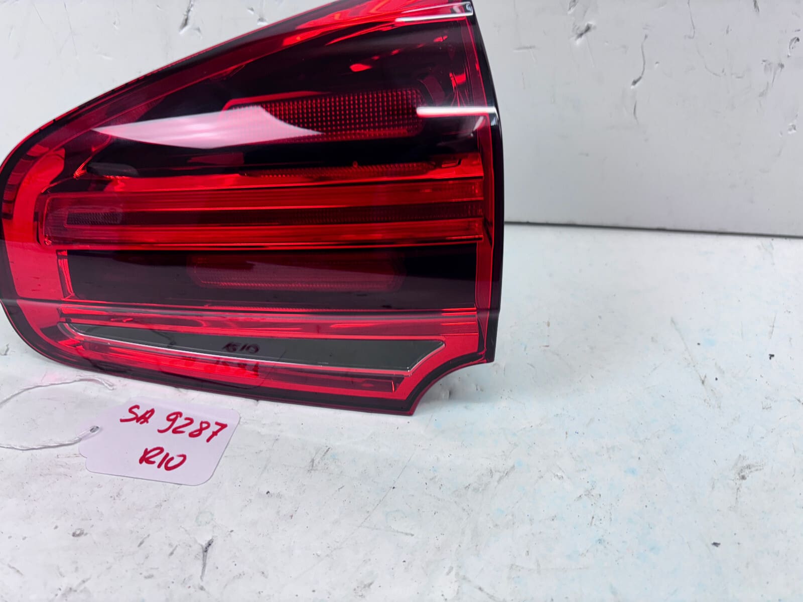 7P5945308G 2015 2016 2017 2018 PORSCHE CAYENNE LED REAR RIGHT OEM TAIL LIGHT - Image 2