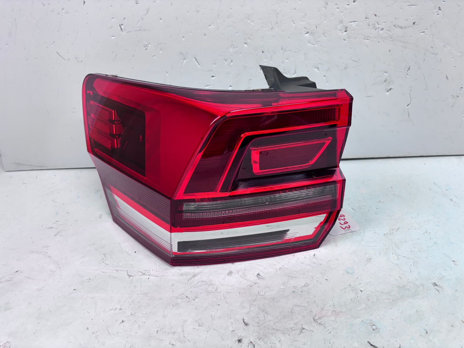 NICE 3CN945095B 2018 2019 2020 VW ATLAS LED REAR LEFT OEM TAIL LIGHT - Image 2