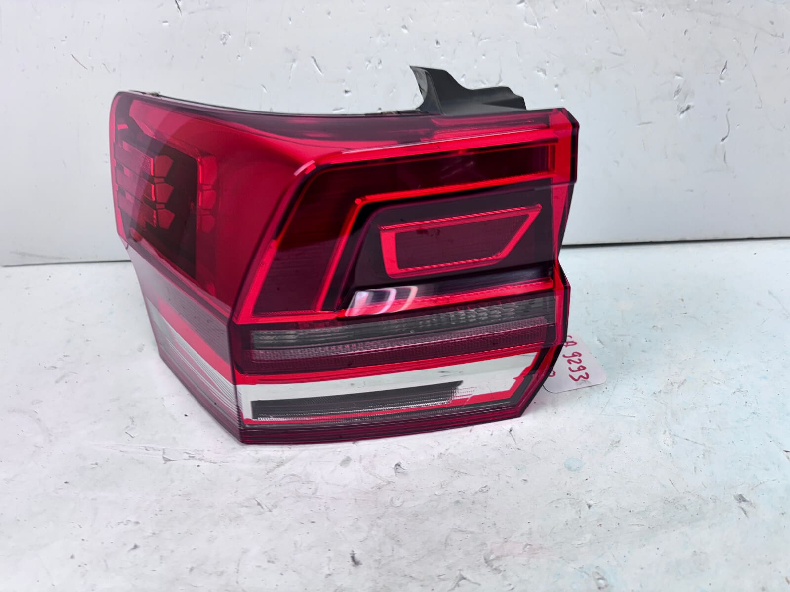 NICE 3CN945095B 2018 2019 2020 VW ATLAS LED REAR LEFT OEM TAIL LIGHT - Image 3