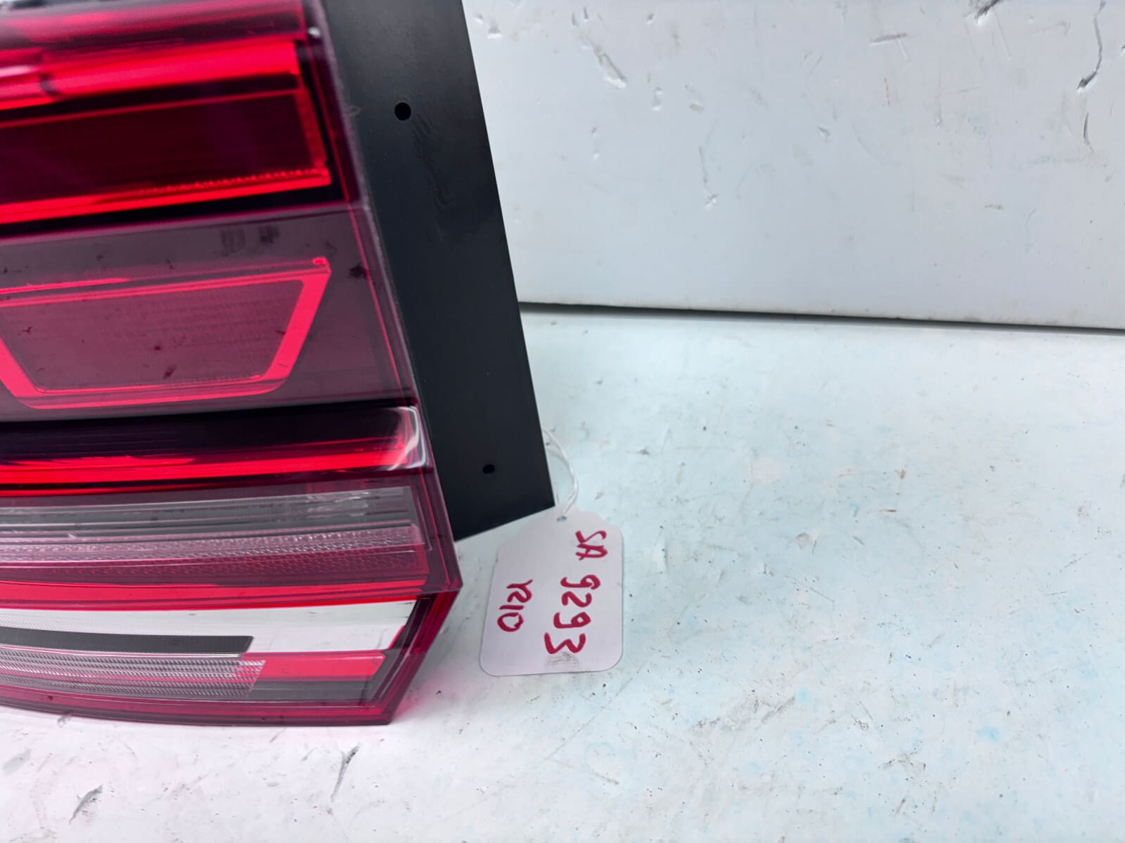 NICE 3CN945095B 2018 2019 2020 VW ATLAS LED REAR LEFT OEM TAIL LIGHT - Image 4