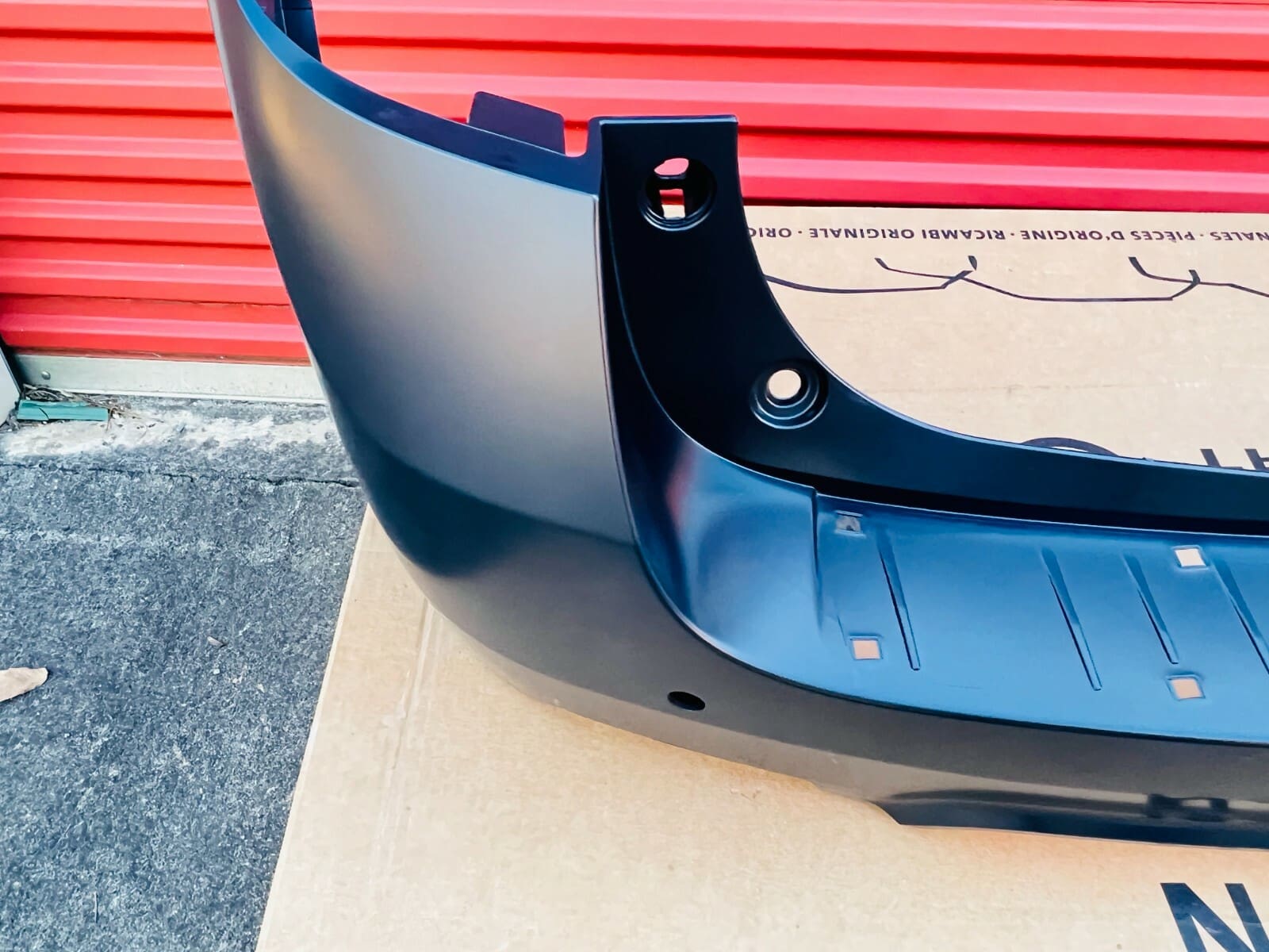 20983210 2016 2017 CHEVY EQUINOX REAR OEM BUMPER COVER GENUINE NEW - Image 7