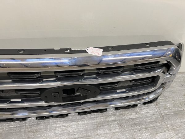2021 2022 2023 FORD F150 CHROME FRONT OEM GRILLE GENUINE ML348200CFSMAS damaged - Image 4