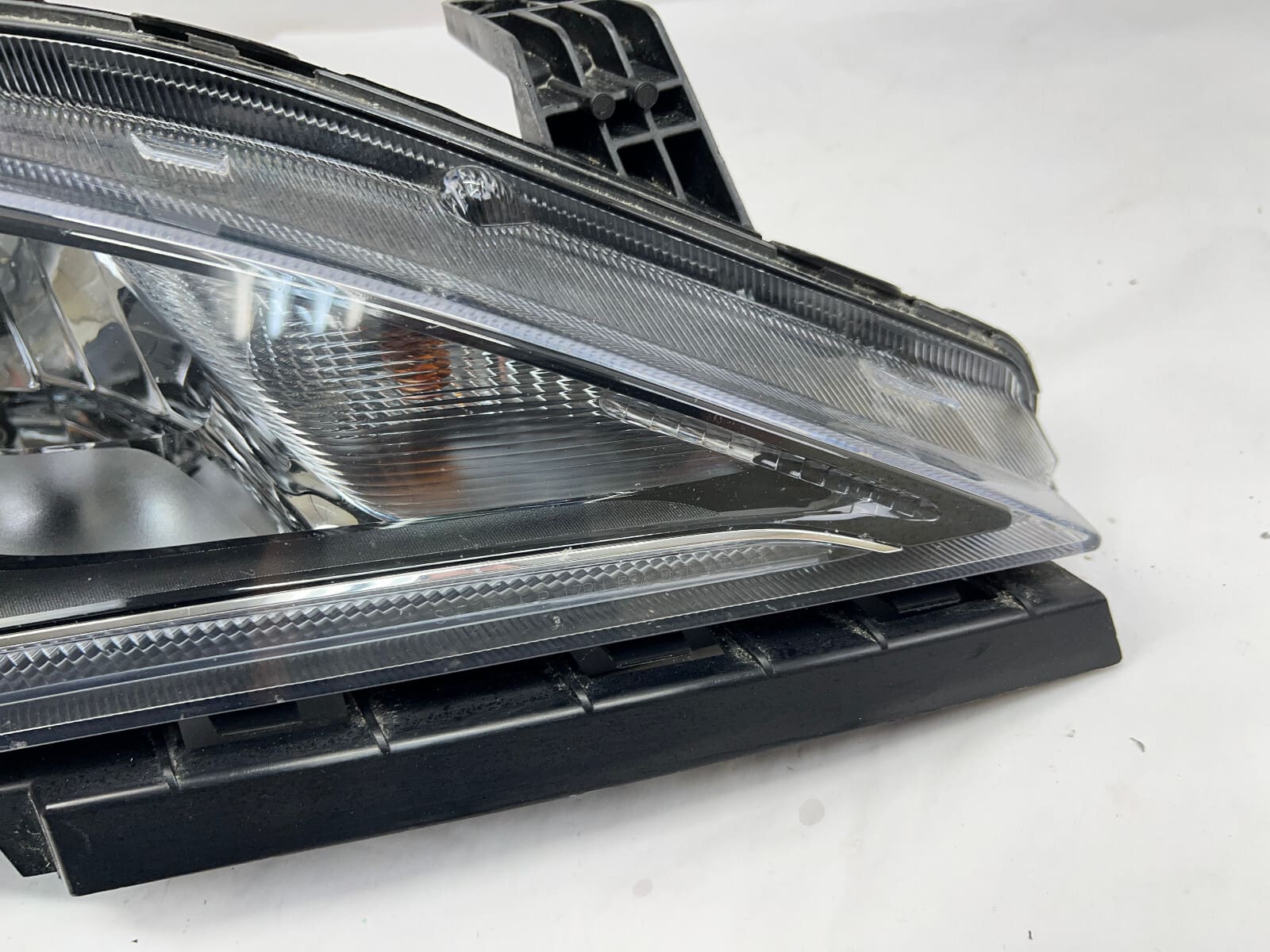 2017 2018 2019 2020 chrysler pacifica halogen led front right oem headlight - Image 2