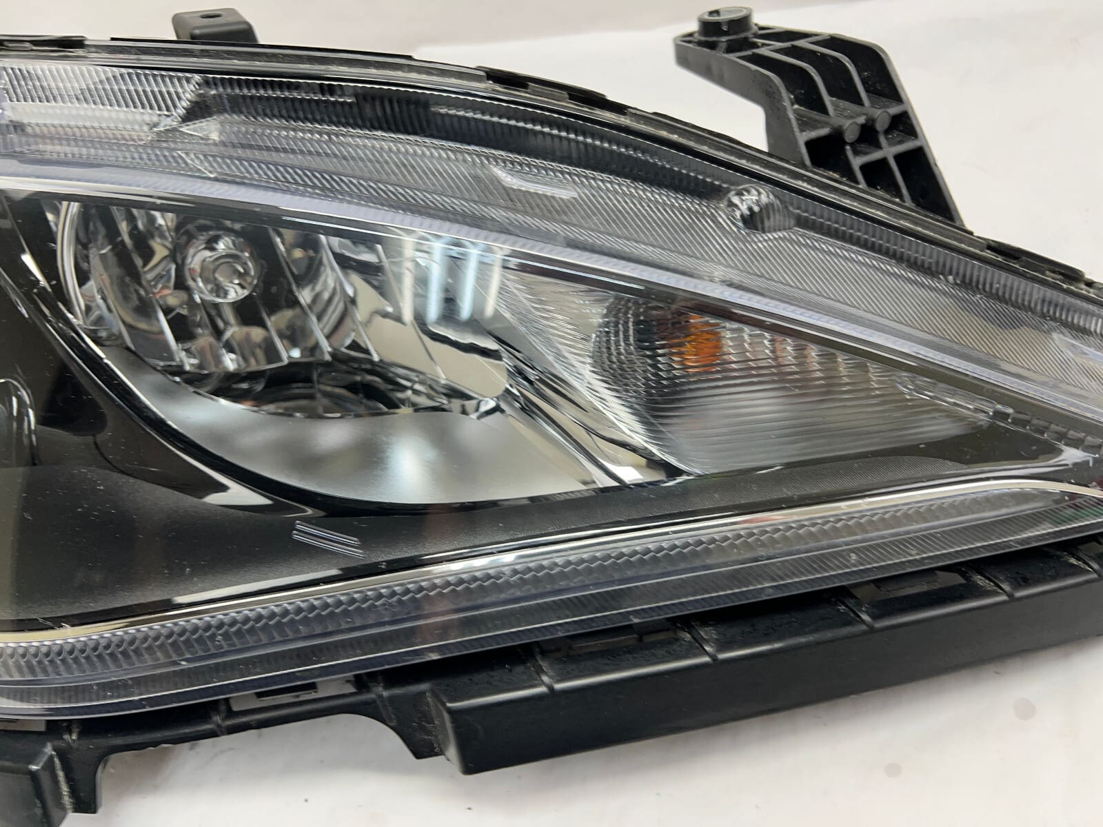2017 2018 2019 2020 chrysler pacifica halogen led front right oem headlight - Image 4