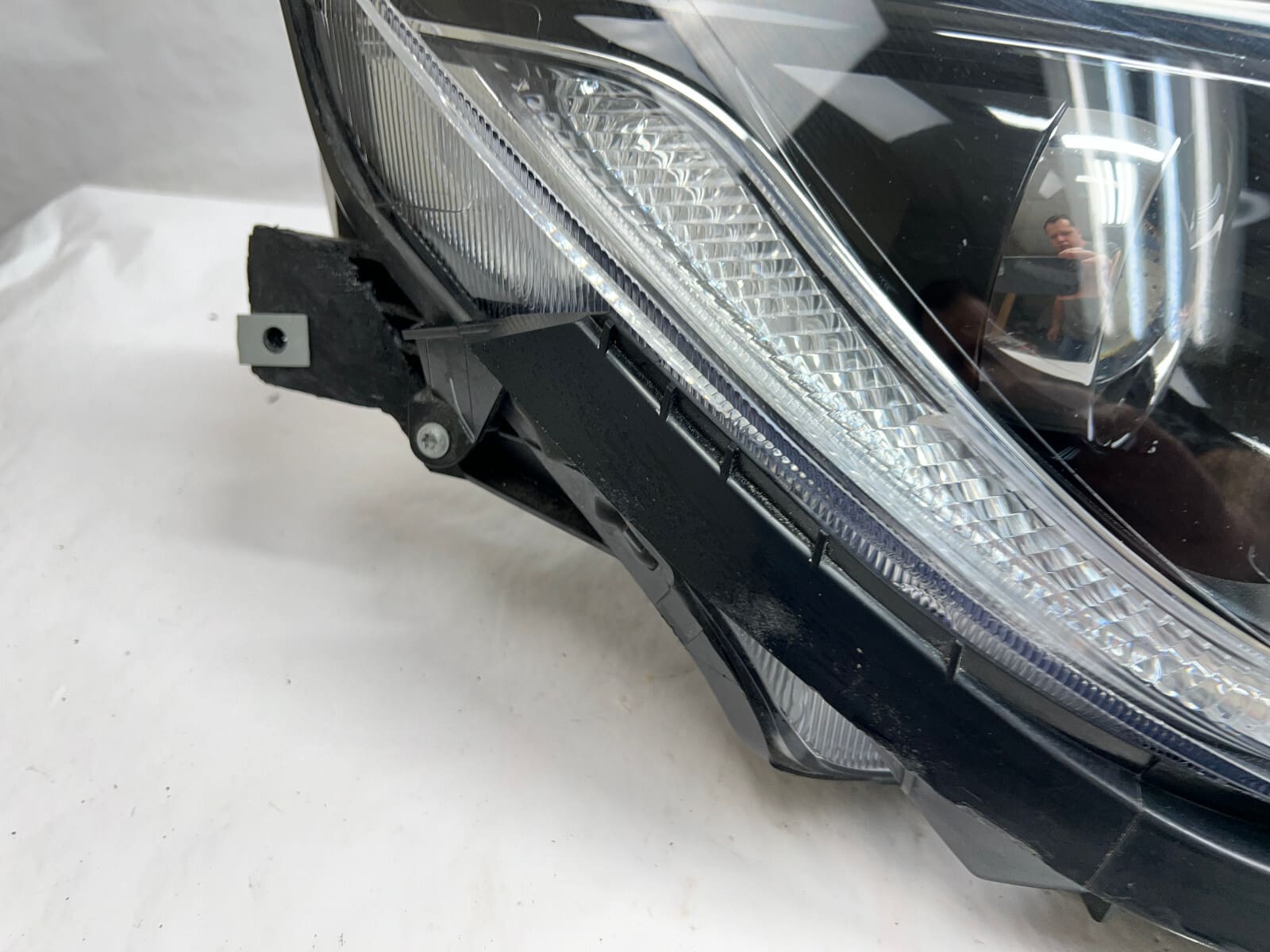2017 2018 2019 2020 chrysler pacifica halogen led front right oem headlight - Image 13
