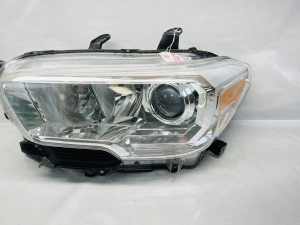🎈 2016 2017 2018 2019 2020 2021 2022 TOYOTA TACOMA HALOGEN LEFT OEM HEADLIGHT - Image 2