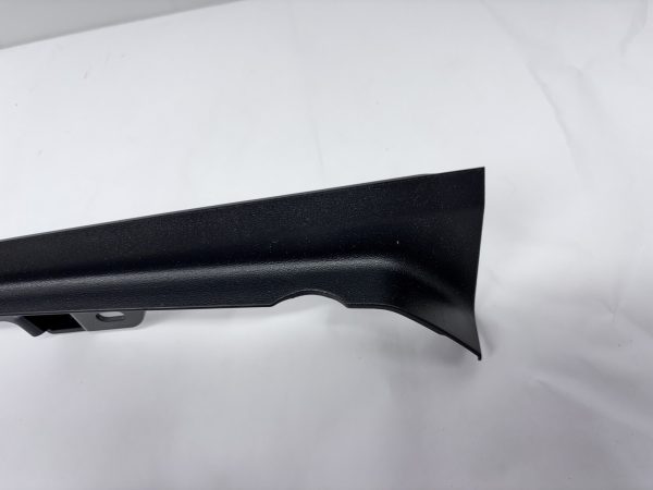 LR131925 2020-2023 LAND ROVER DEFENDER RIGHT PANEL PILLAR TRIM - Image 2