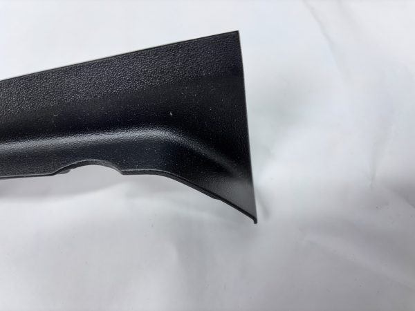 LR131925 2020-2023 LAND ROVER DEFENDER RIGHT PANEL PILLAR TRIM - Image 3