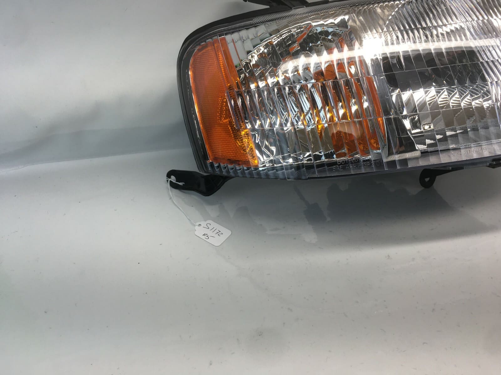 🎈NICE🎈 2001 2002 20003 20004 FORD ESCAPE FRONT RIGHT HEADLIGHT HALAOGEN - Image 2
