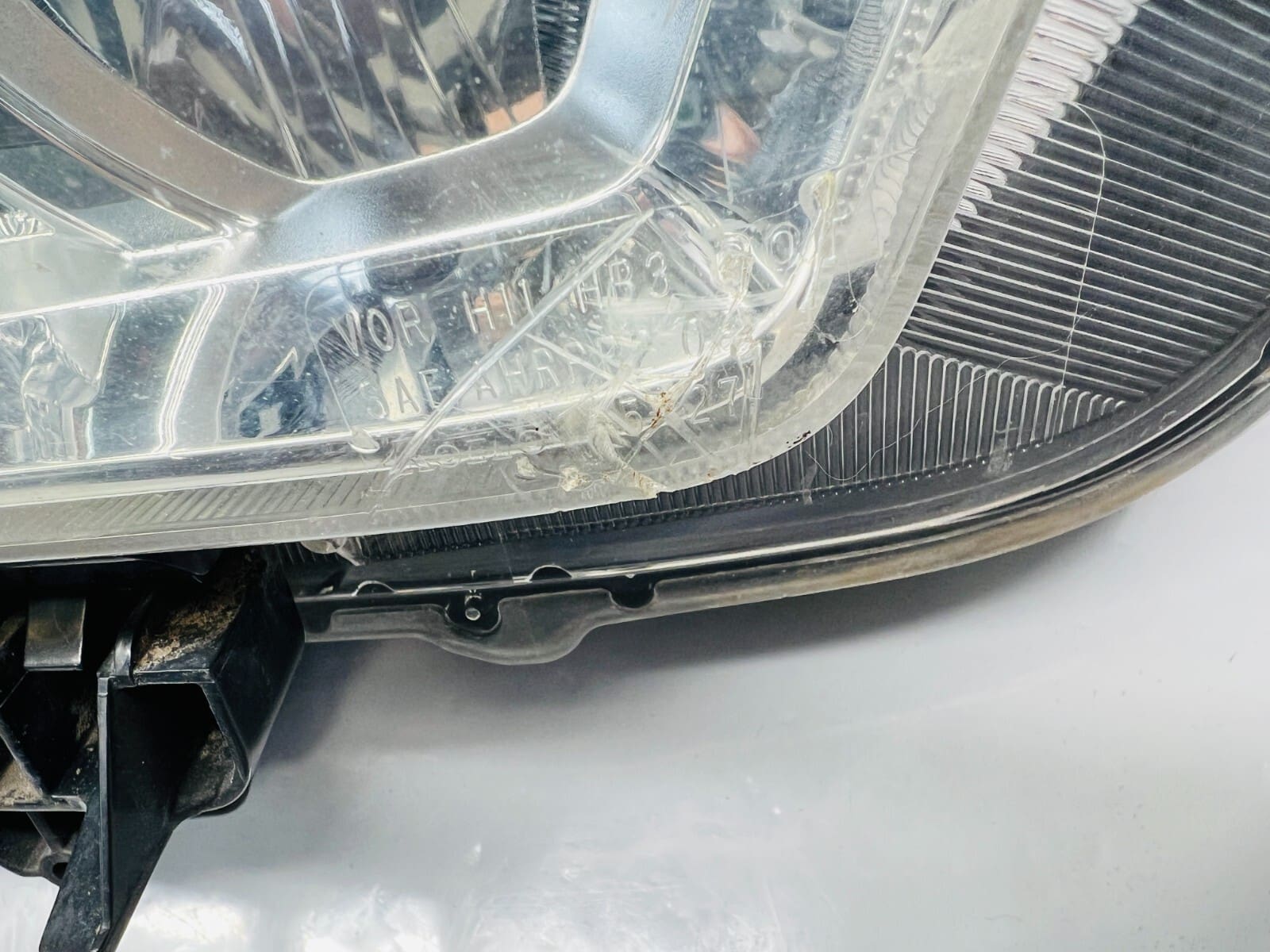 ALL TABS 2010 2011 2012 2013 TOYOTA 4RUNNER FRONT RIGHT OEM HEADLIGHT - Image 4