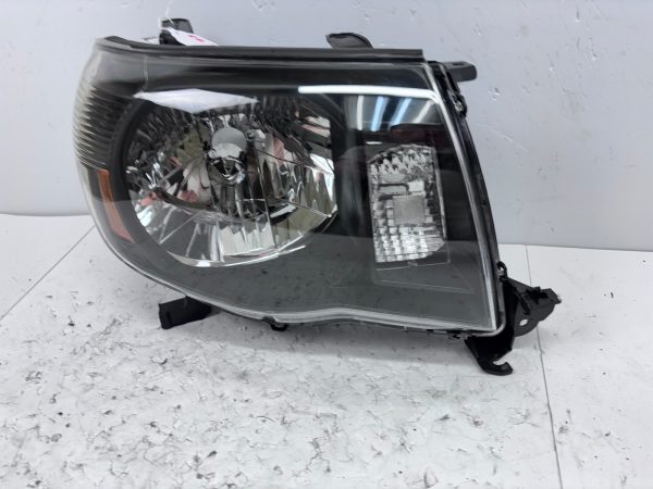for 2005 2006 2007 2008 2009 2010 2011 toyota tacoma halogen right headlight - Image 3
