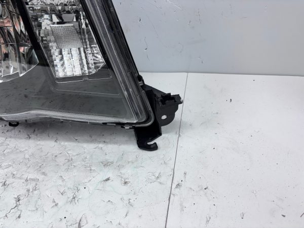 for 2005 2006 2007 2008 2009 2010 2011 toyota tacoma halogen right headlight - Image 4
